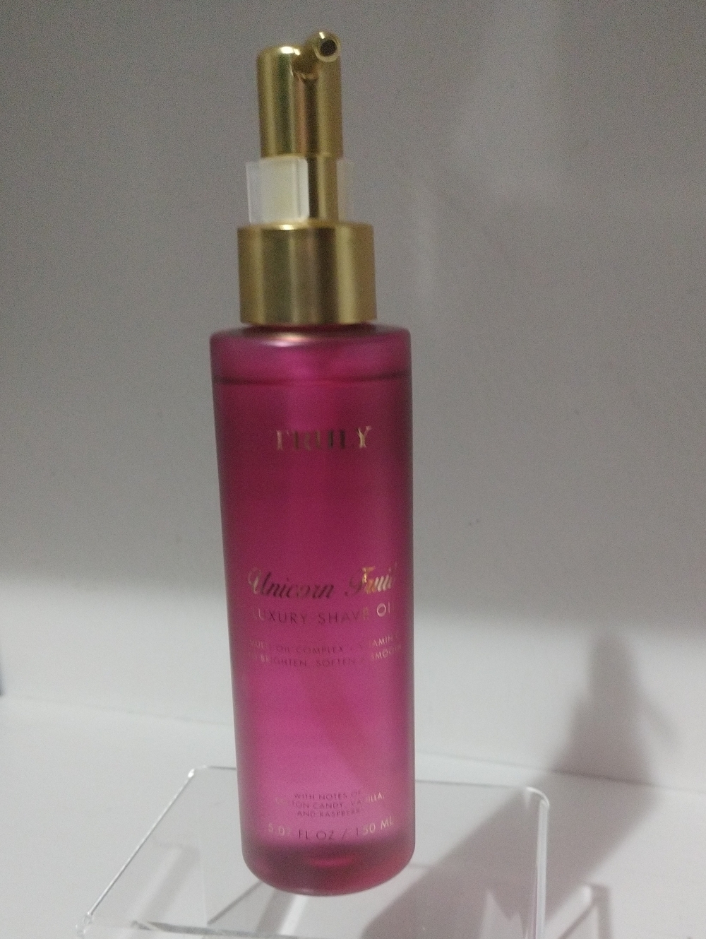 TRULY Unicorn Fruit Luxury Shave Oil - Hot Pink with Gold Cap